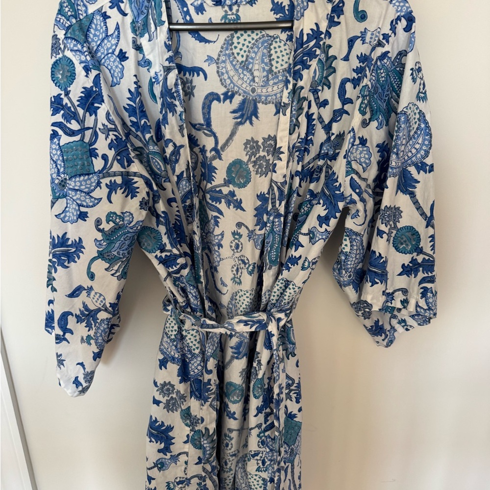 Roller Rabbit Blue & White Floral Amanda Robe/Kimono